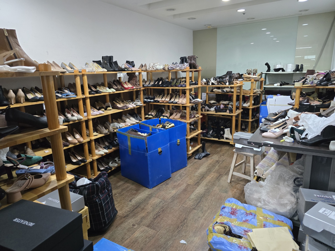 몽골, 미얀마 이주 근로자들을 위한 구두 기증